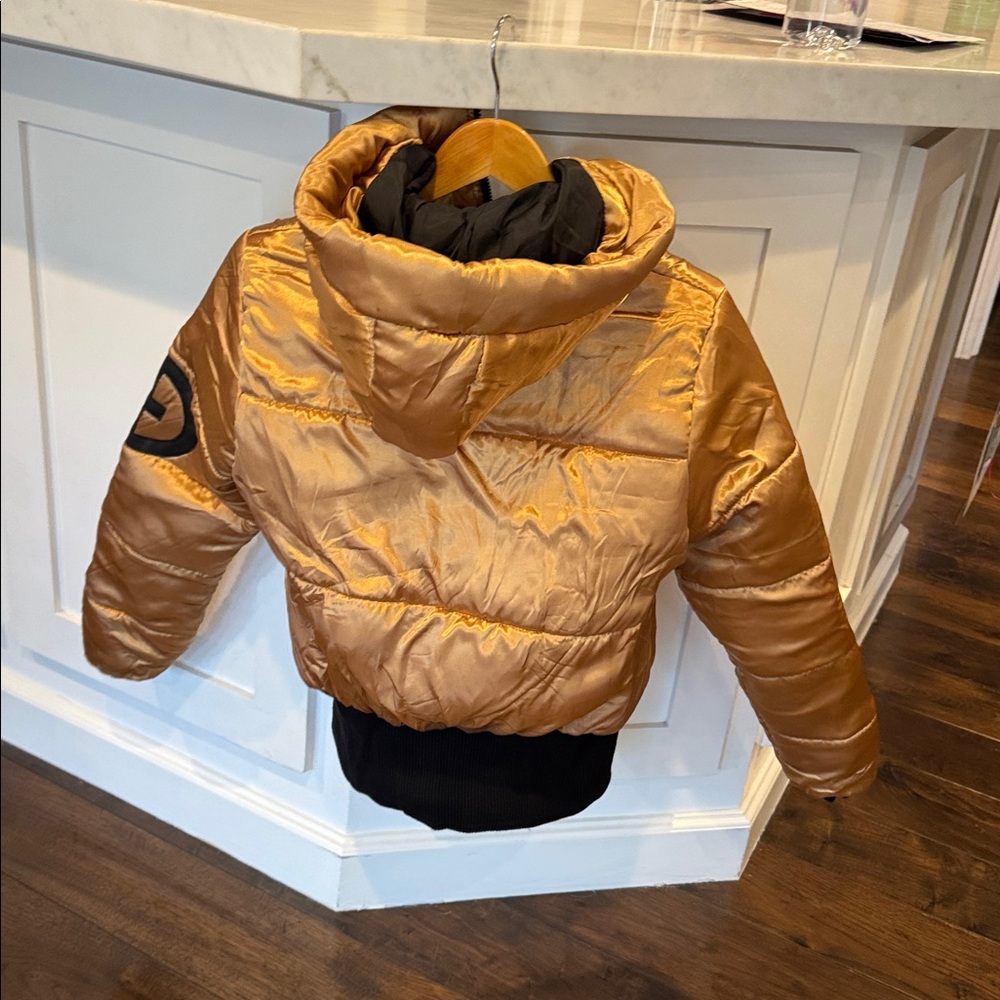 Goldburgh Puffer Jacket
Size L but fits like M
purchased online but not real. - Picture 2 of 4